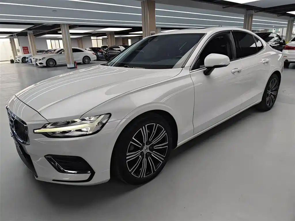 Volvo S60 2020 T4 Zhiyuan Luxury Edition купить на сайте DeffCars