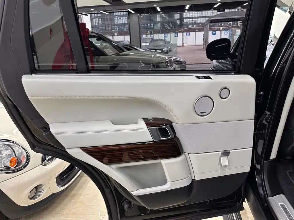Range Rover 2015 3.0 SC V6 Vogue SE Genesis Extended Edition купить на сайте DeffCars