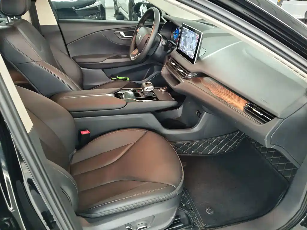Hongqi E-QM5 2021 Charging Flagship Edition купить на сайте DeffCars