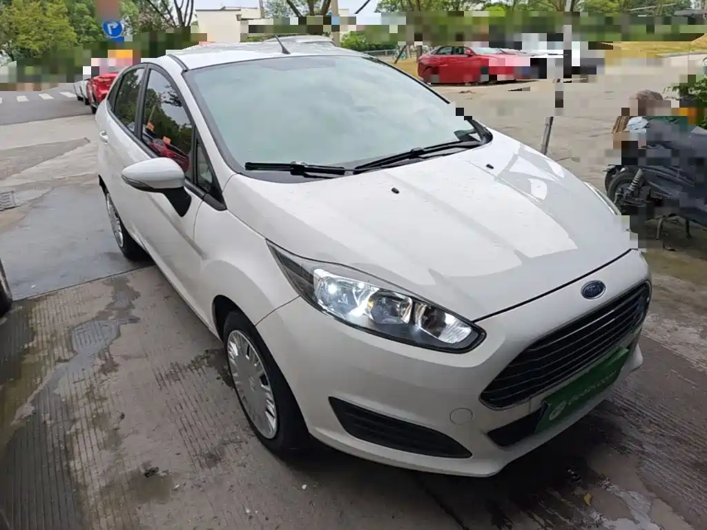Carnival 2013 Sedan 1.5L Manual Style купить на сайте DeffCars