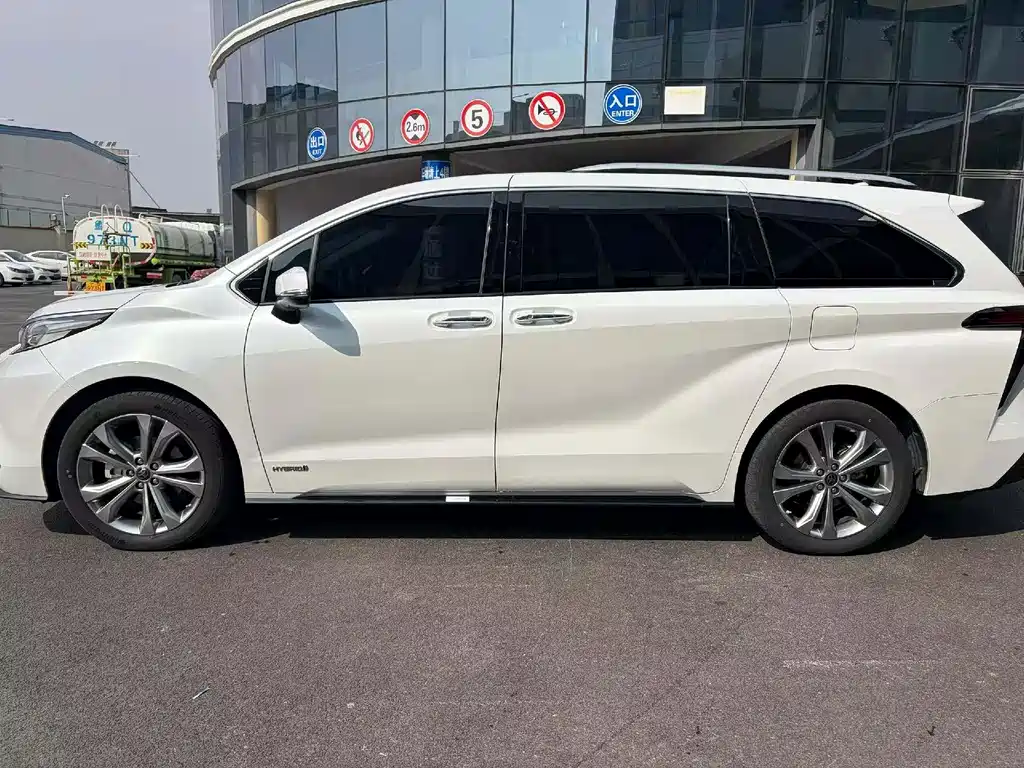 SIENNA 2023 2.5L Hybrid Extreme Edition купить на сайте DeffCars
