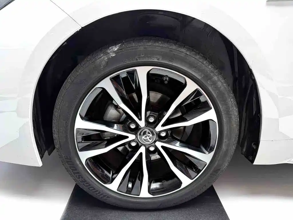Léilíng (COROLLA) 2022 Dual Engine 1.8H E-CVT Sports Edition купить на сайте DeffCars