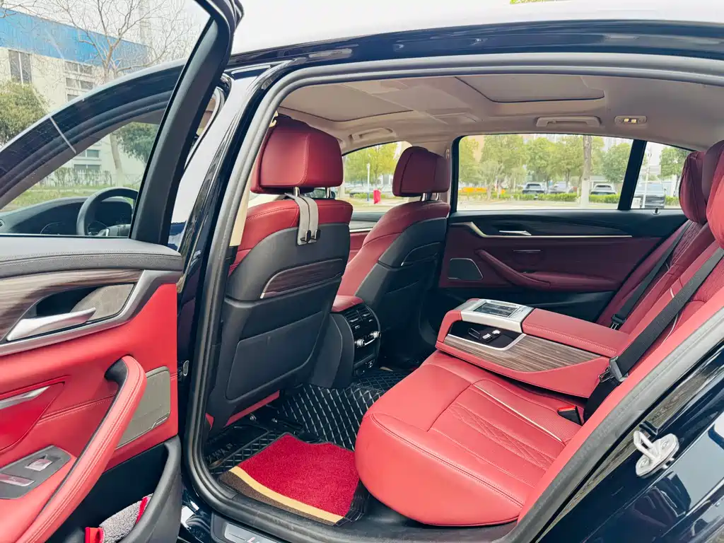 BMW 5 Series 2021 Facelift 530Li Exclusive Luxury Package купить на сайте DeffCars