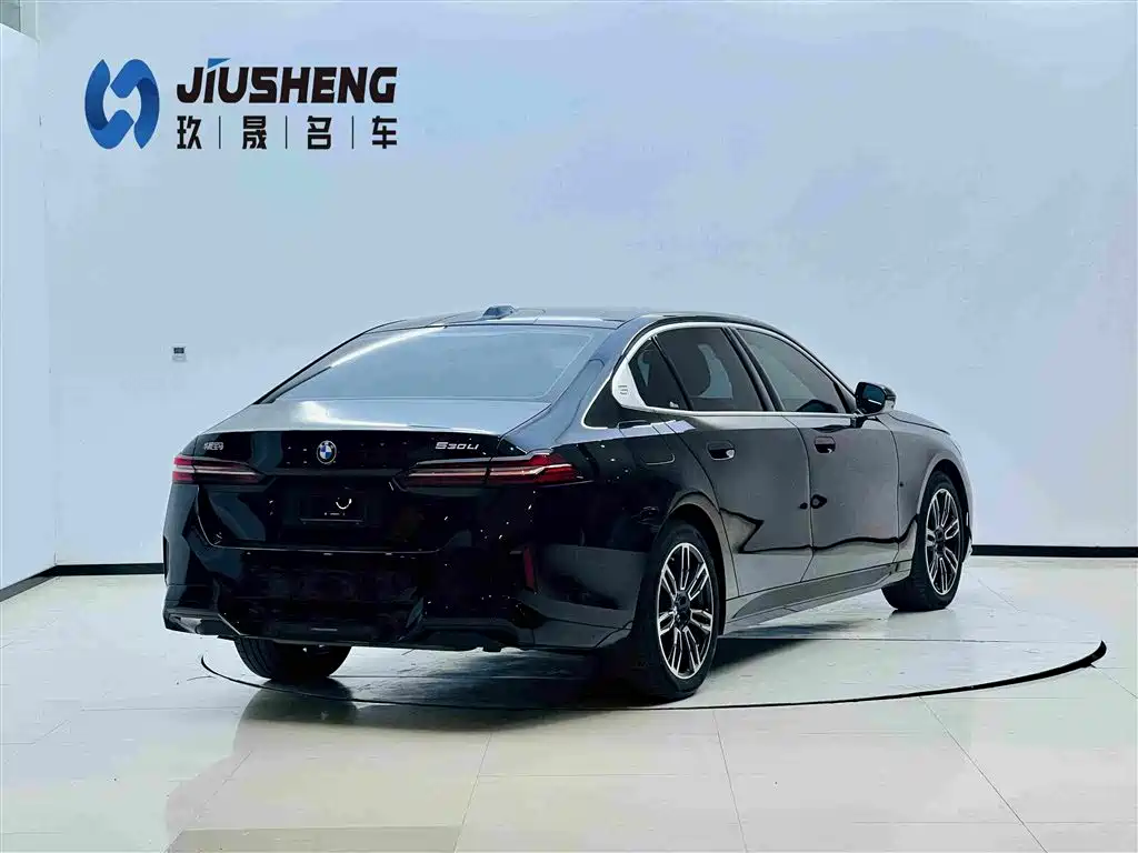BMW 5 Series 2026 530Li Leading M Sports Package купить на сайте DeffCars