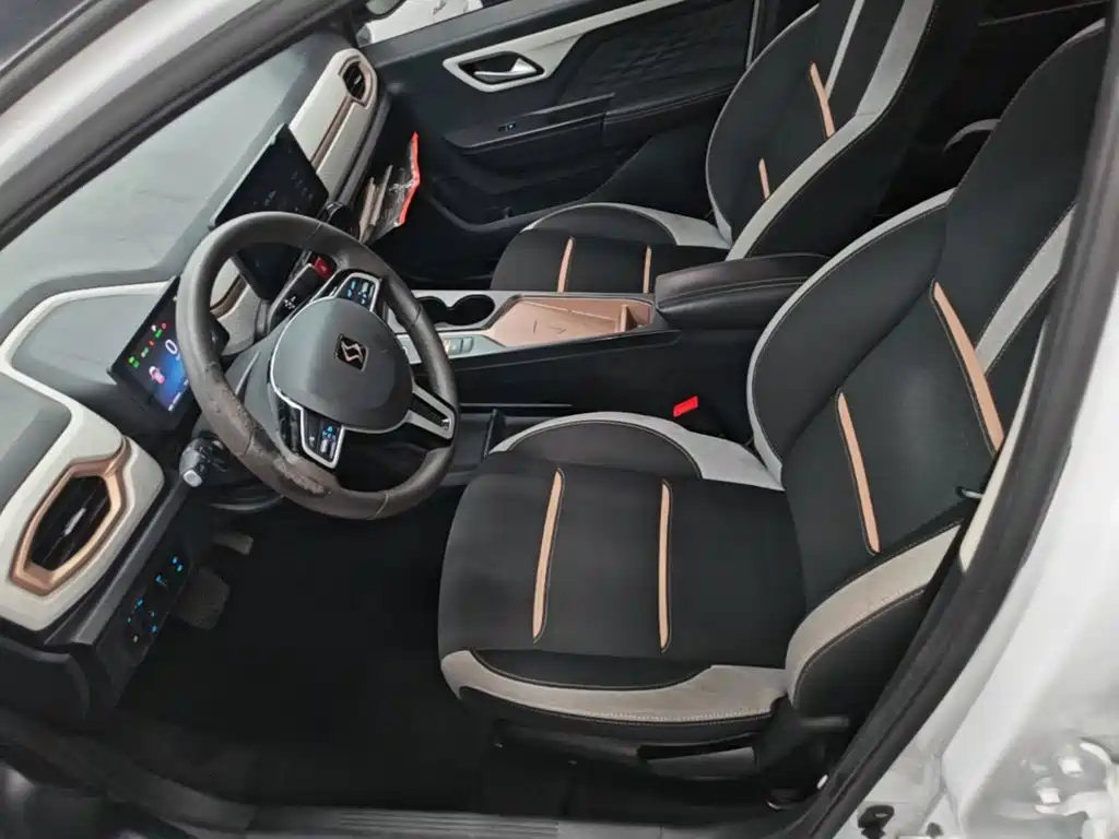 Huaxianzi 2021 model 302km fashion model 31.4kWh купить на сайте DeffCars