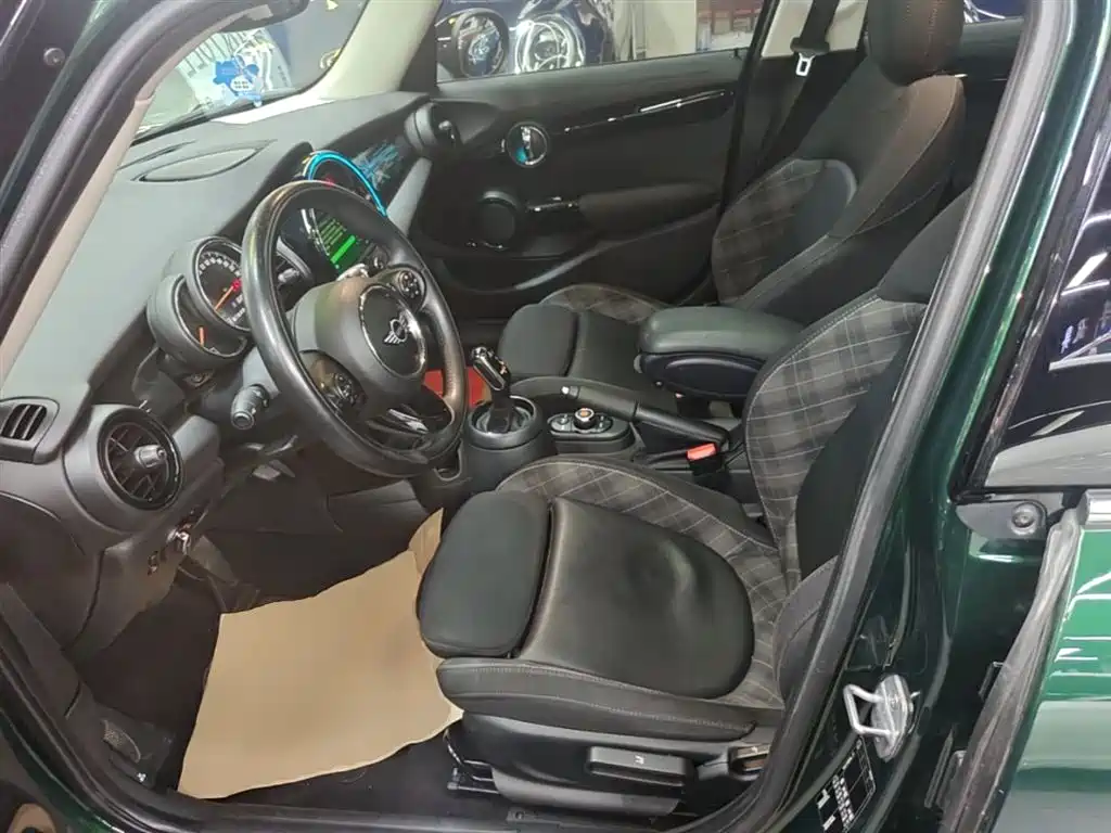 MINI 2018 1.5T COOPER Classic Five-Door Edition купить на сайте DeffCars