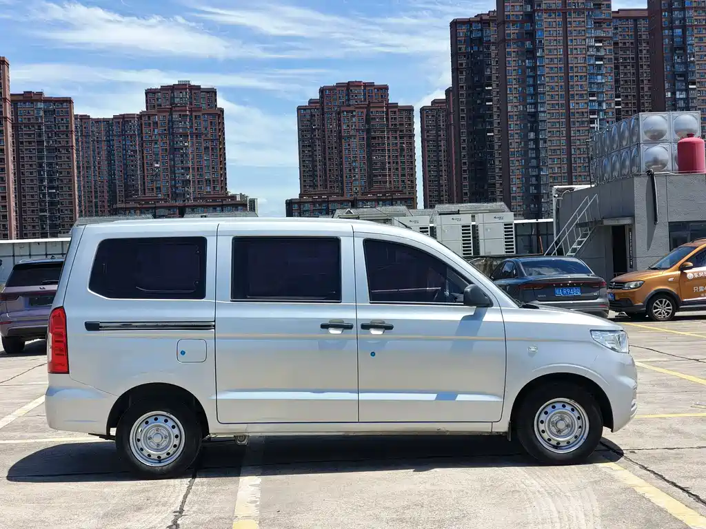 Wuling Hongguang V 2022 1.5L Jinqi version hydraulically assisted LAR купить на сайте DeffCars