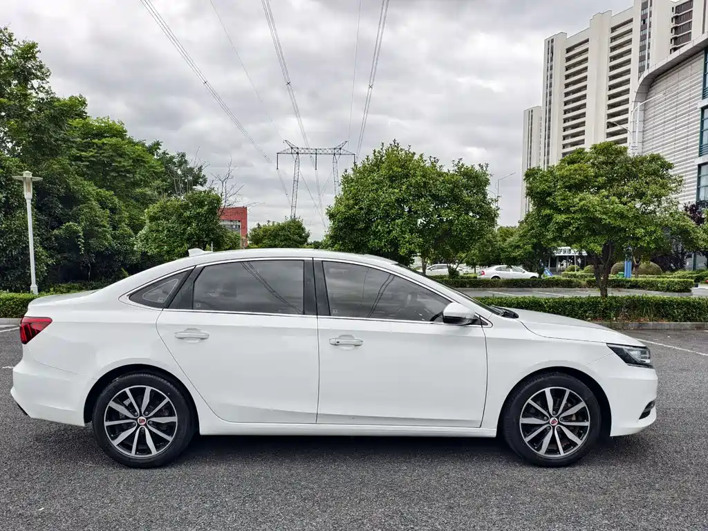 Roewe i6 Classic 2018 20T Automatic Internet Smart Edition купить на сайте DeffCars