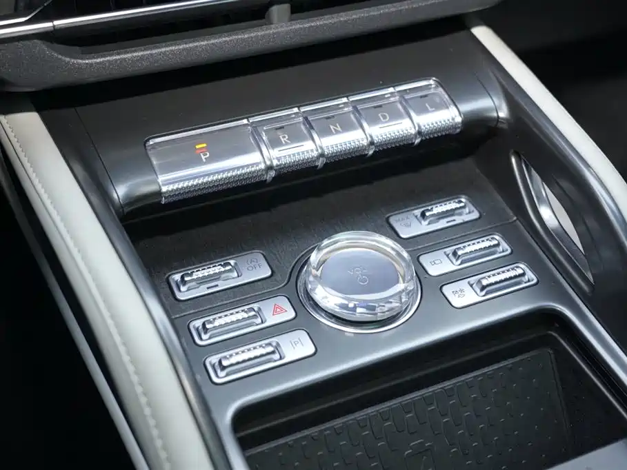 Voyager 2023 2.0T four-wheel drive Zunrui version купить на сайте DeffCars