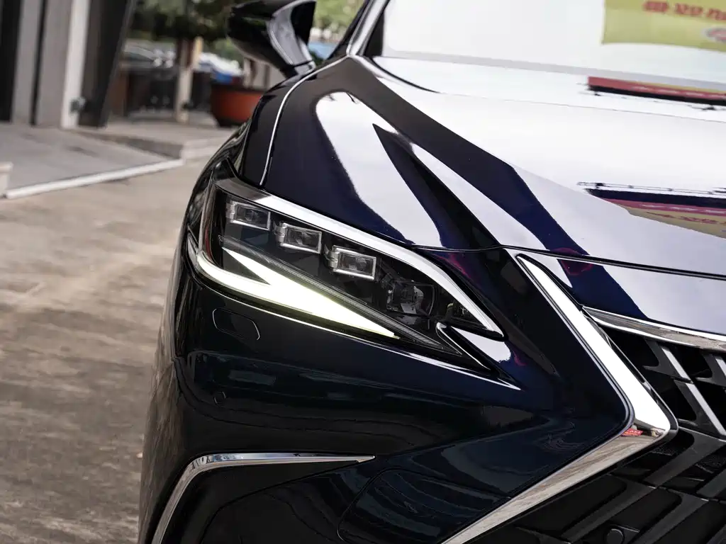 Lexus ES 2022 300h Premium Edition купить на сайте DeffCars
