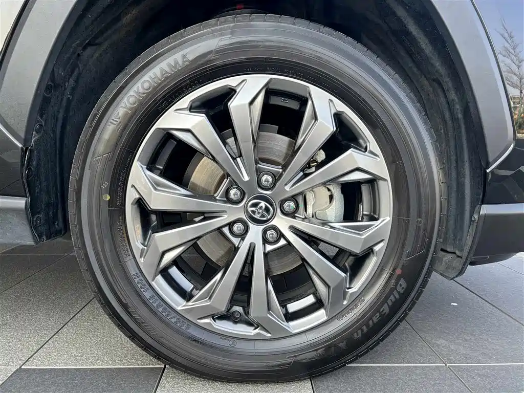 RAV4 Rongfang 2023 2.0L CVT two-wheel drive fashion version купить на сайте DeffCars