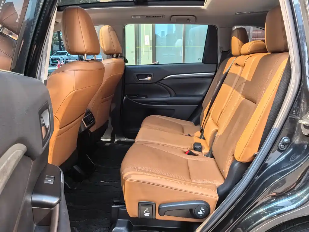 Highlander 2018 2.0T four-wheel drive knight version, 7 seats, National VI купить на сайте DeffCars