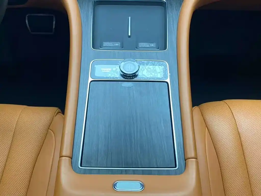 Wenjie M9 2024 pure electric Ultra version 100kWh 6-seater version купить на сайте DeffCars