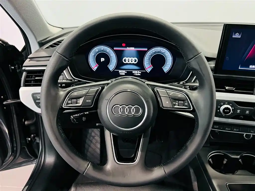 Audi A4L 2023 40 TFSI Fashionable and Dynamic купить на сайте DeffCars