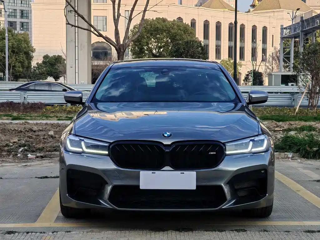BMW 5 Series New Energy 2021 535Le Luxury Package купить на сайте DeffCars