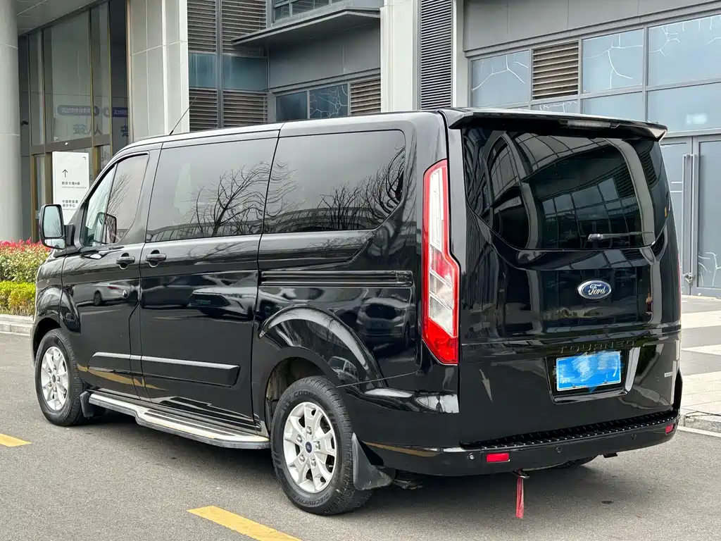 Tourio 2016 2.0T Manual Elite Edition купить на сайте DeffCars
