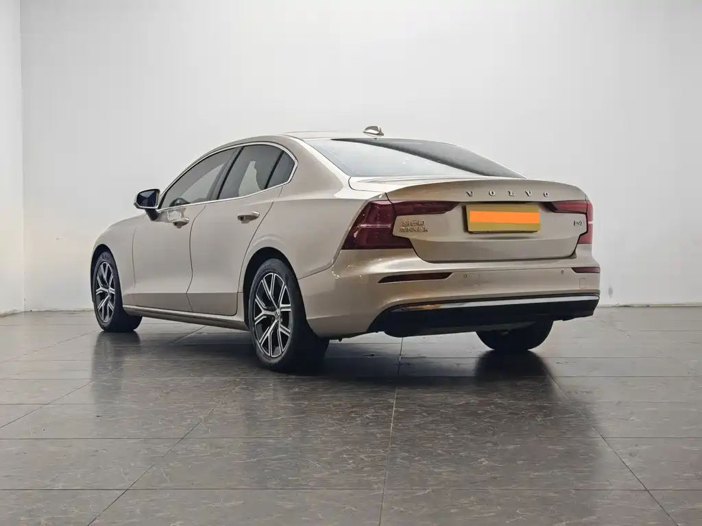 Volvo S60 2023 B4 Zhiyi Luxury Edition купить на сайте DeffCars