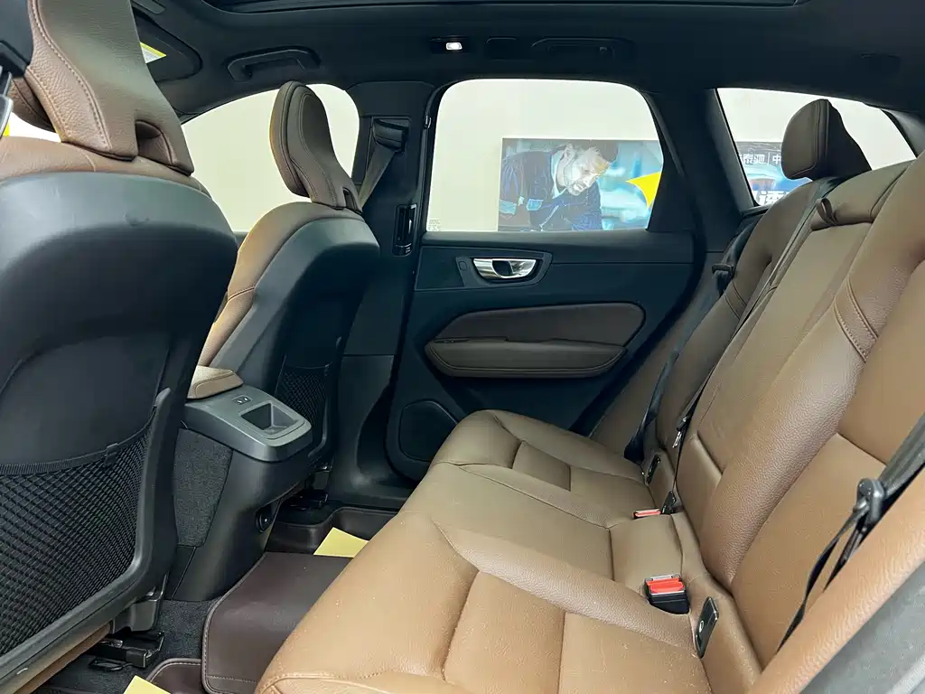 Volvo XC60 2022 B5 four-wheel drive Zhiyi Luxury Edition купить на сайте DeffCars