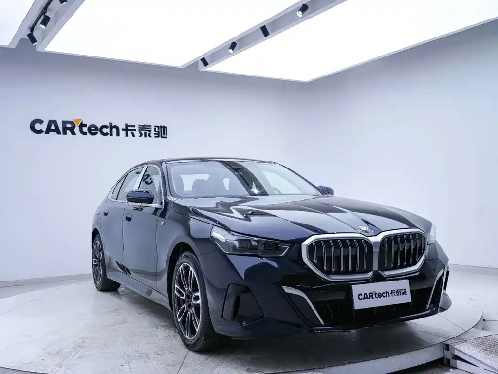 BMW 5 Series 2025 530Li Leading M Sports Package купить на сайте DeffCars