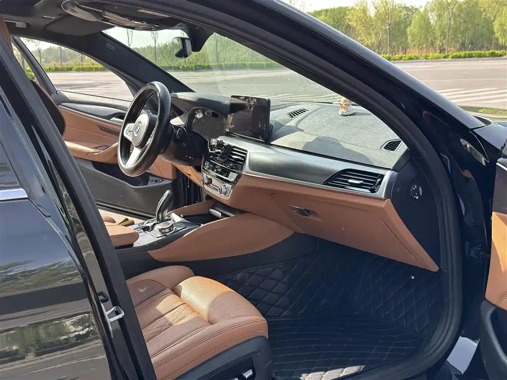 BMW 5 Series New Energy 2022 535Le Pioneer Edition M Sports Package купить на сайте DeffCars