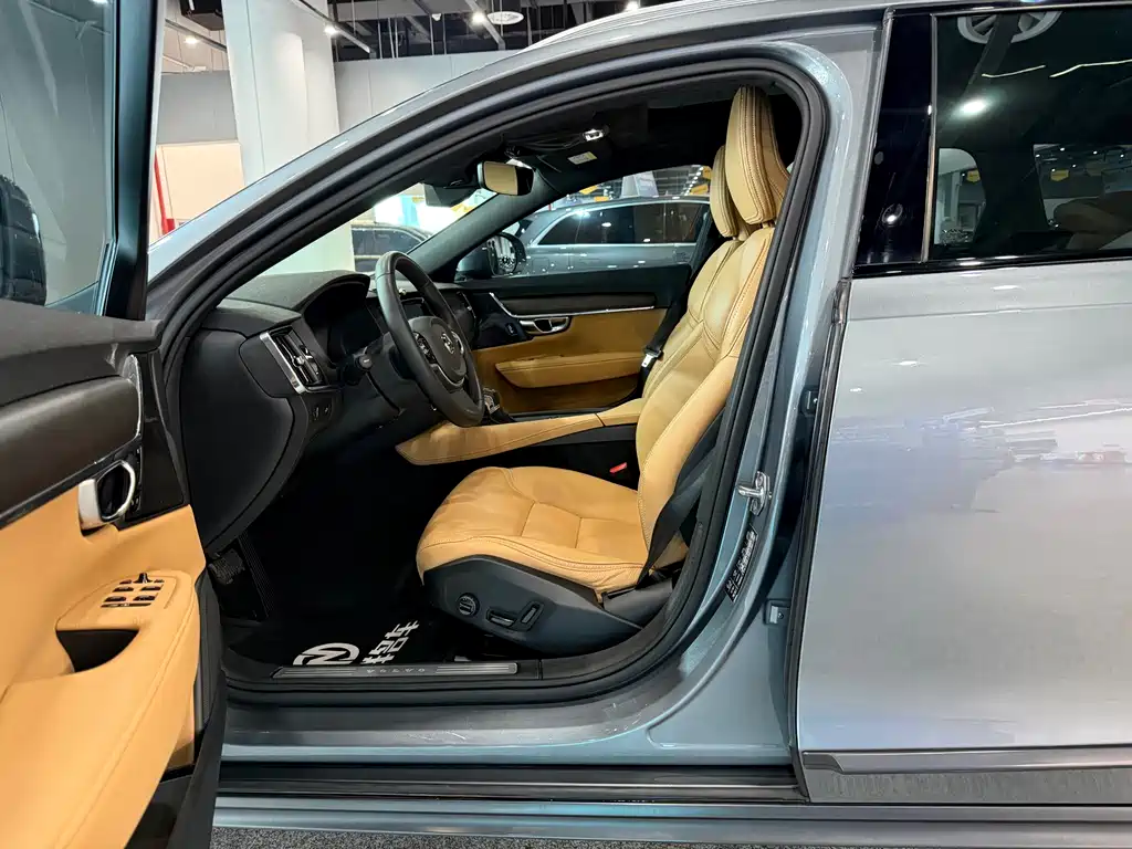 Volvo V90 2019 Cross Country T5 AWD Zhiyuan Edition National VI купить на сайте DeffCars