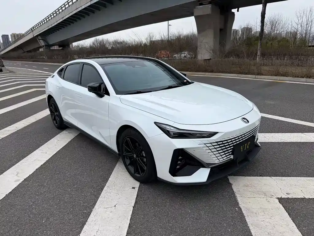 Changan UNI-V 2022 1.5T premium model купить на сайте DeffCars