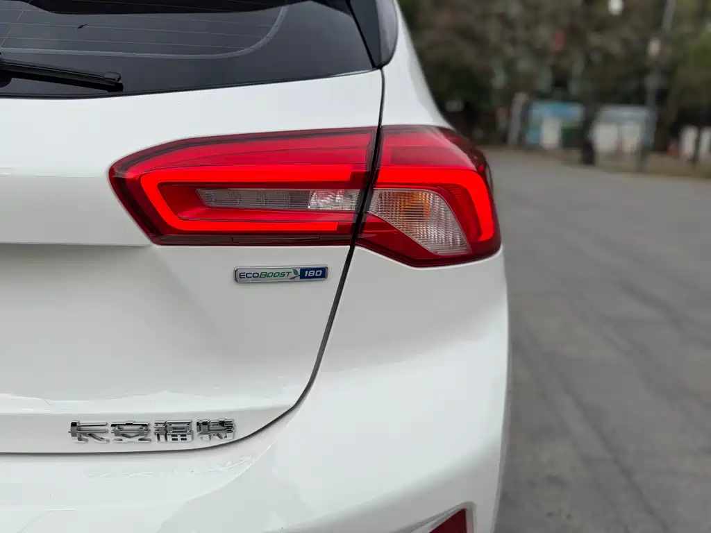 Focus 2022 Hatchback EcoBoost 180 Automatic ST Line купить на сайте DeffCars