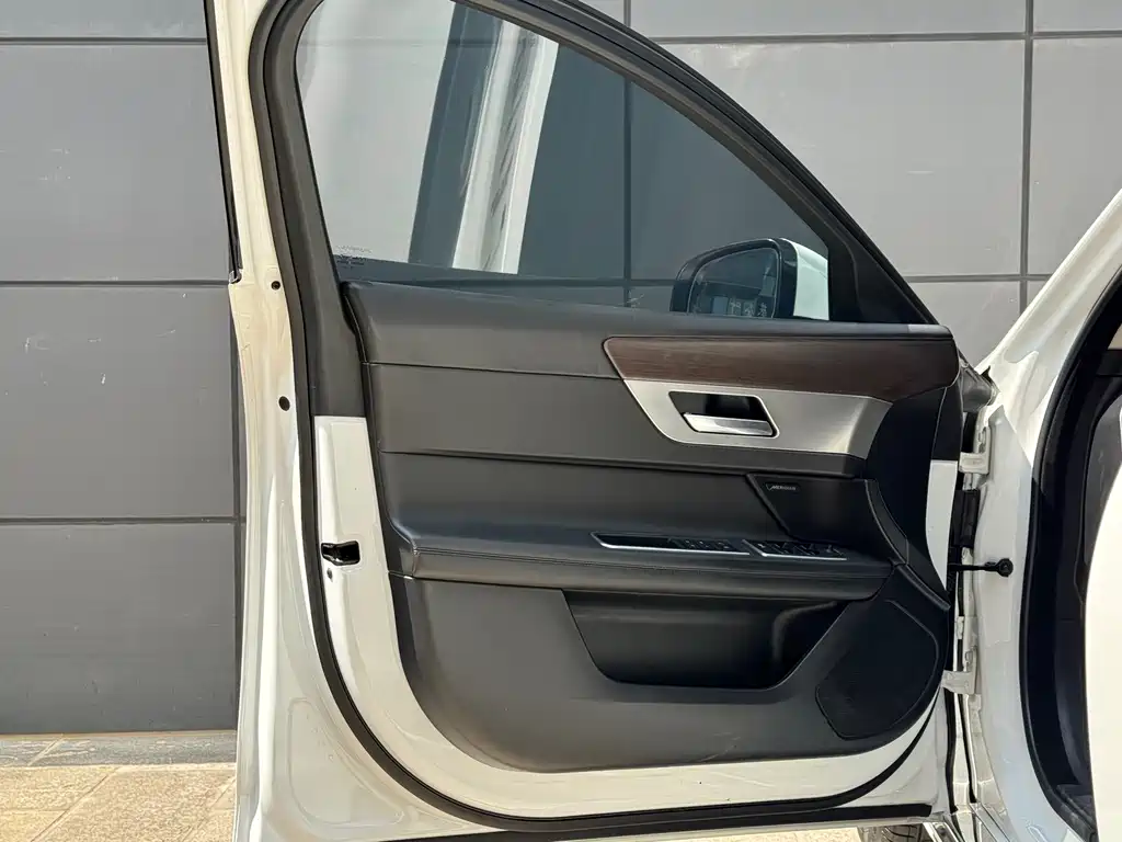 Jaguar XFL 2018 XFL 2.0T 200PS Elite Edition купить на сайте DeffCars