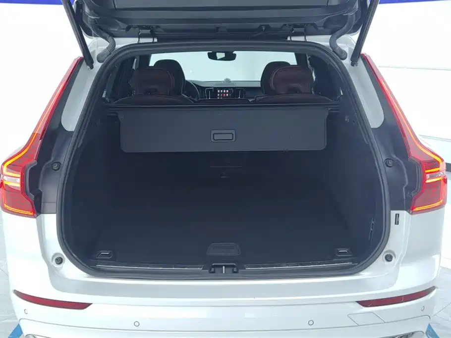 Volvo XC60 plug-in hybrid 2025 plug-in hybrid long-range four-wheel drive Zhiya luxury version купить на сайте DeffCars