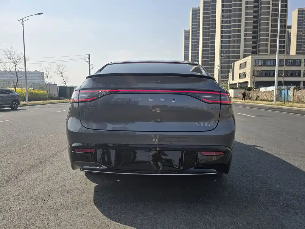 Zhijie R7 2025 extended range 251km Pro купить на сайте DeffCars
