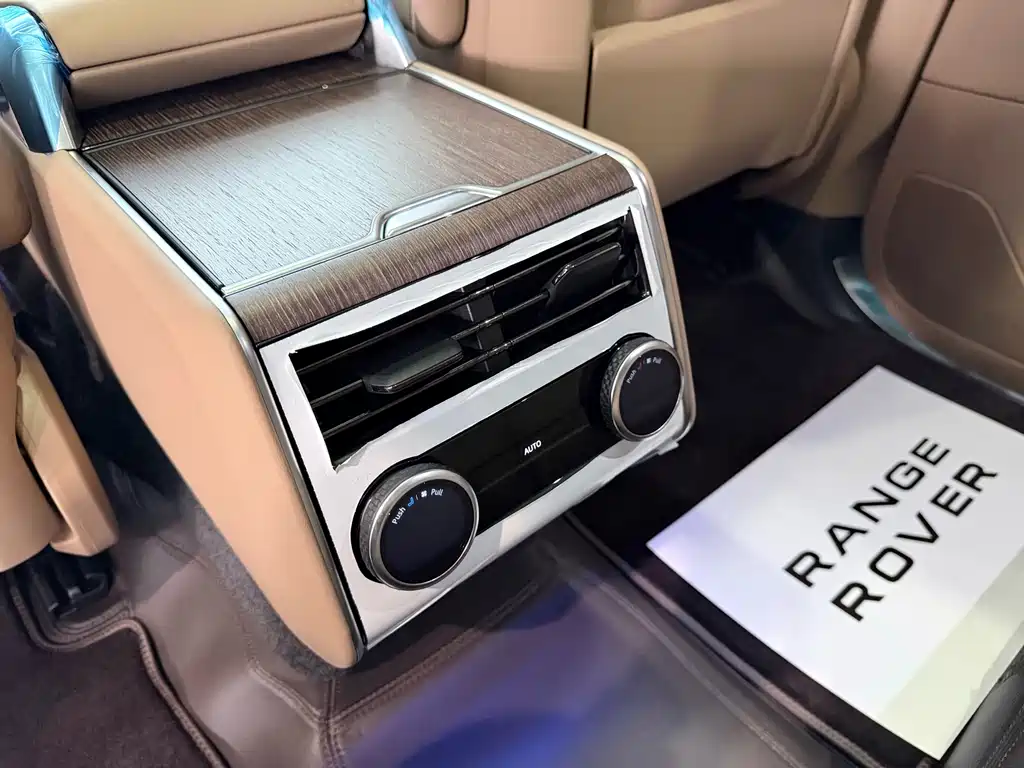 Range Rover 2026 3.0 L6 400PS SE long axis version купить на сайте DeffCars