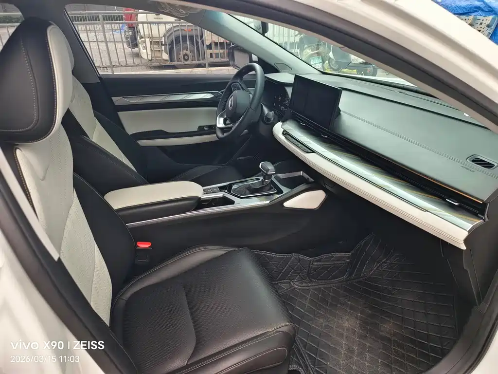 Emgrand L 2022 1.4T CVT flagship model купить на сайте DeffCars