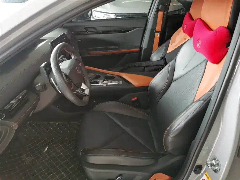 Changan UNI-V 2022 1.5T smart pilot model купить на сайте DeffCars
