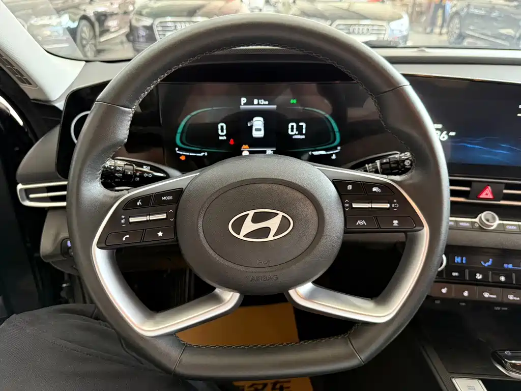 Elantra 2023 1.5L CVT LUX Premium Edition купить на сайте DeffCars