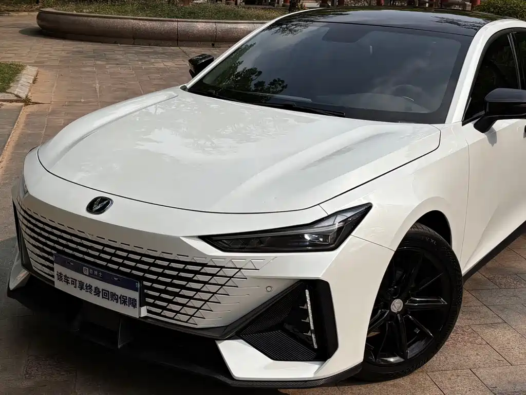 Changan UNI-V 2022 1.5T premium model купить на сайте DeffCars