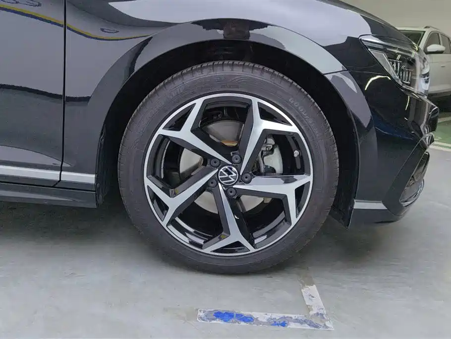 Magotan 2025 model 330TSI DSG luxury model купить на сайте DeffCars