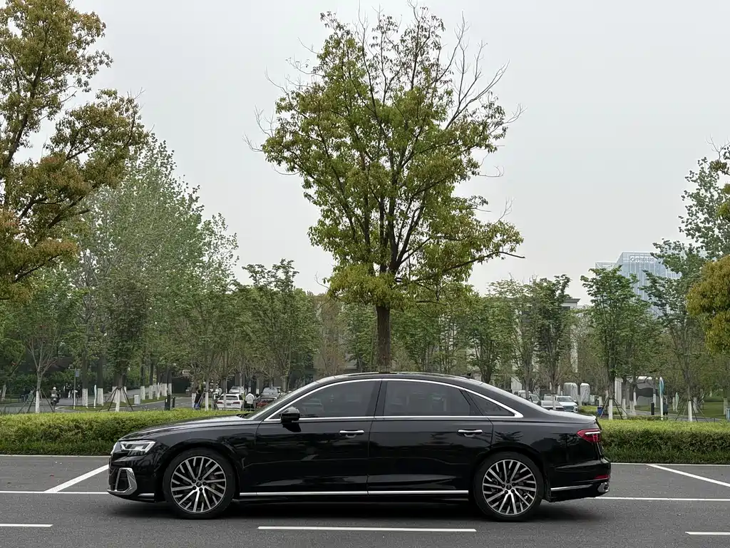 Audi A8 2023 A8L 50 TFSI quattro Premium Selection купить на сайте DeffCars