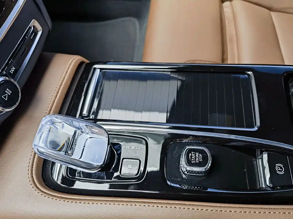 Volvo S90 plug-in hybrid 2024 plug-in hybrid four-wheel drive long range Zhiya luxury version купить на сайте DeffCars