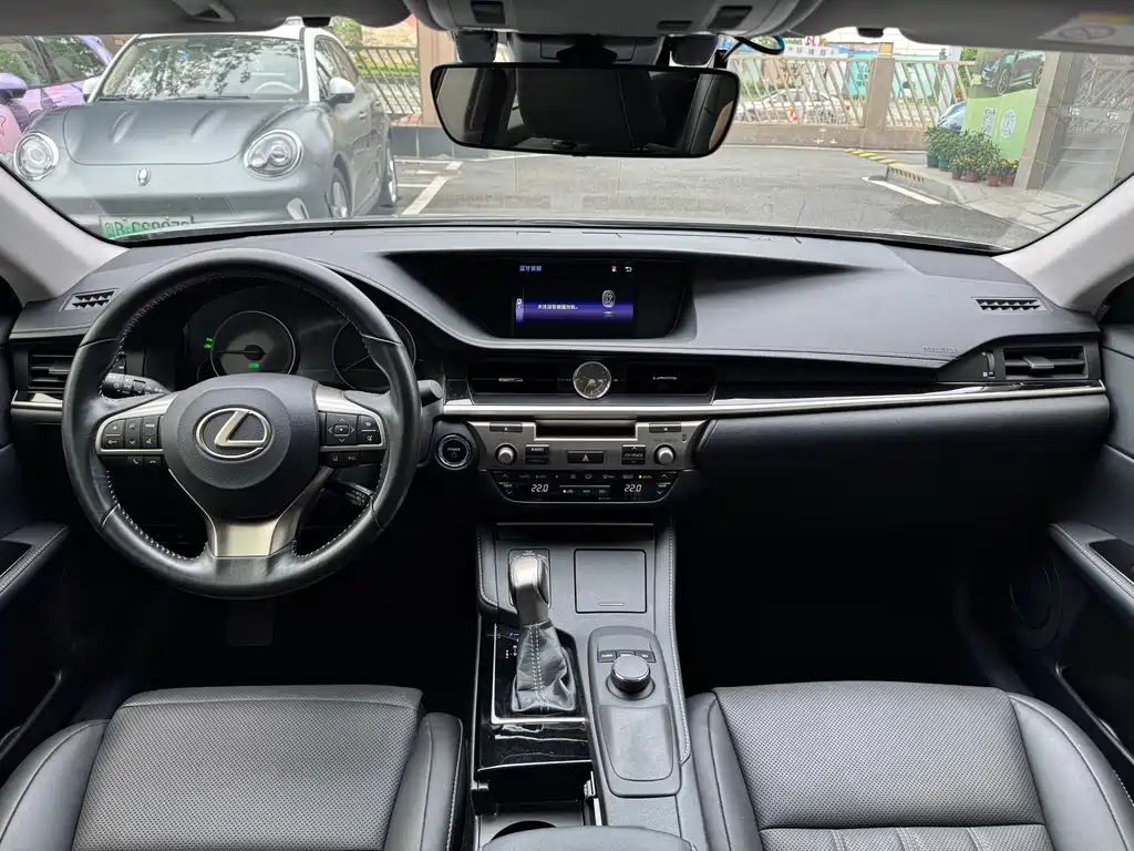Lexus ES 2015 300h Comfort Edition купить на сайте DeffCars