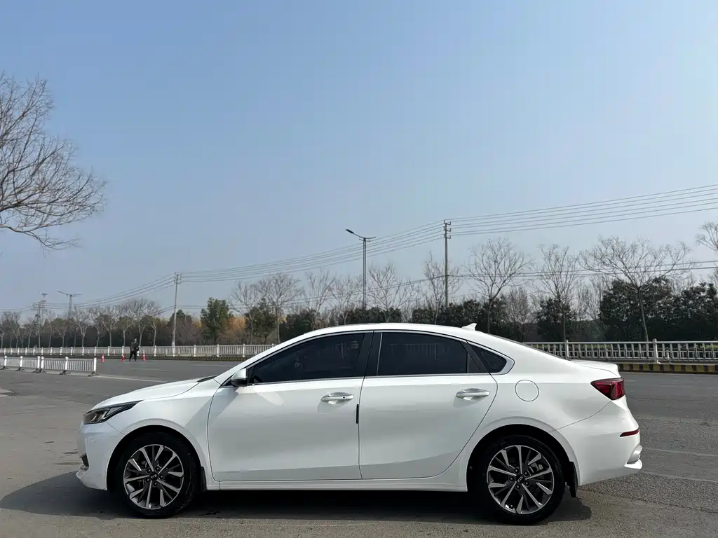 Kia K3 2021 1.5L CVT Fashion Edition купить на сайте DeffCars