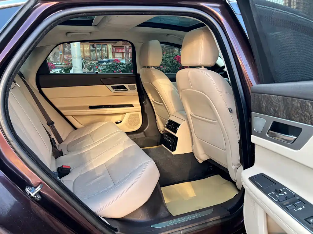 Jaguar XFL 2017 XFL 2.0T 240PS Deluxe Edition купить на сайте DeffCars