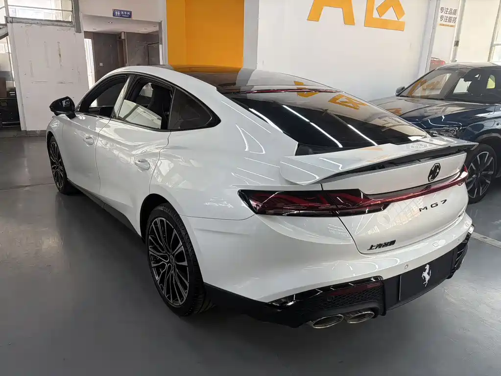 MG7 2023 2.0T Automatic Beauty Hunting Exclusive Edition купить на сайте DeffCars