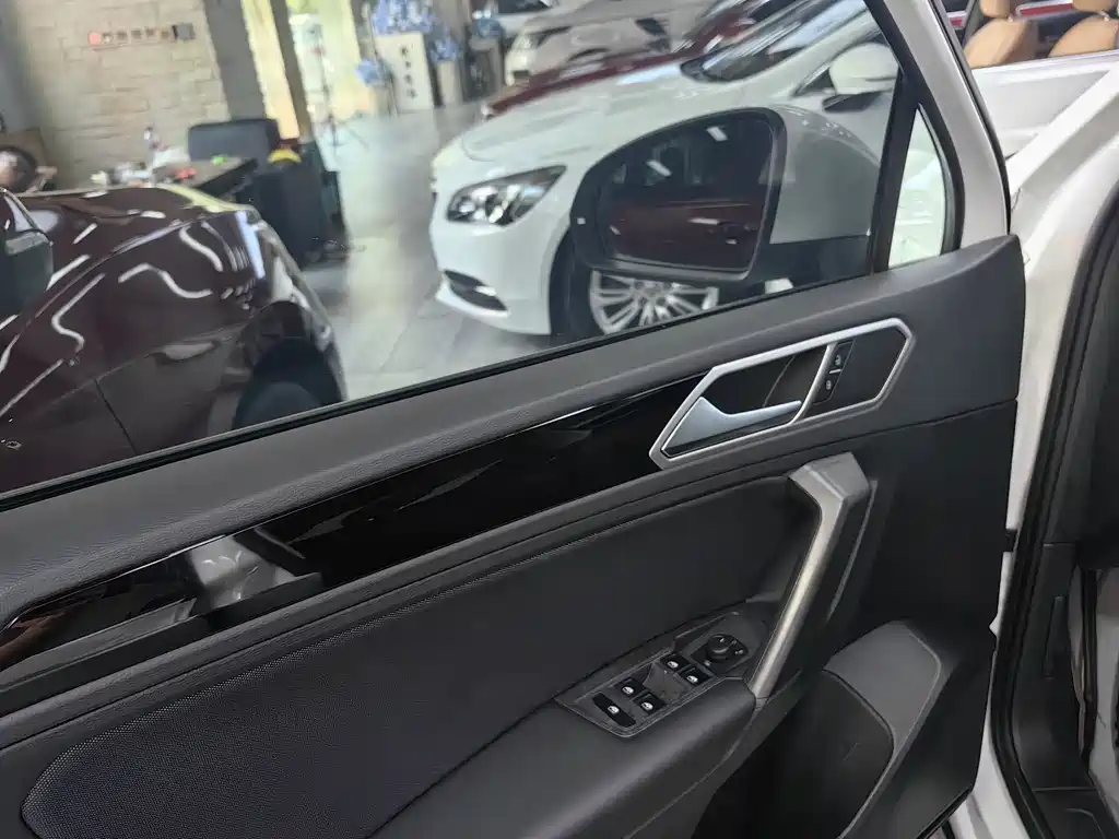 Tiguan L 2022 330TSI automatic two-wheel drive comfort version купить на сайте DeffCars