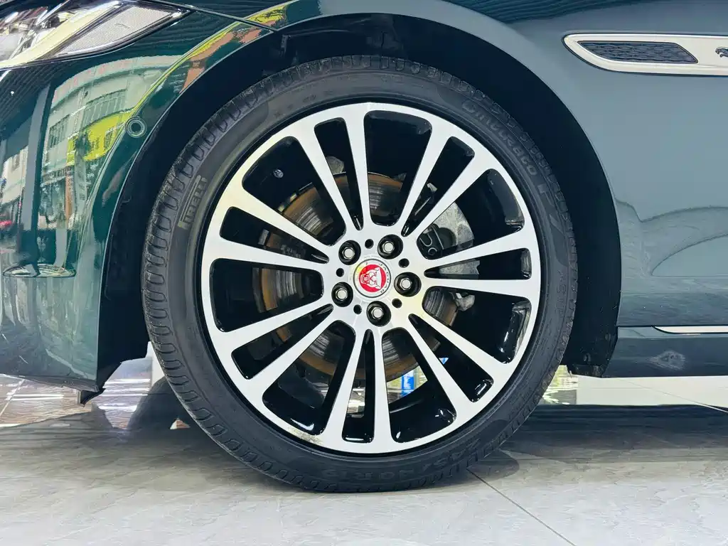 Jaguar XFL 2024 2.0T P250 two-wheel drive exclusive luxury version купить на сайте DeffCars