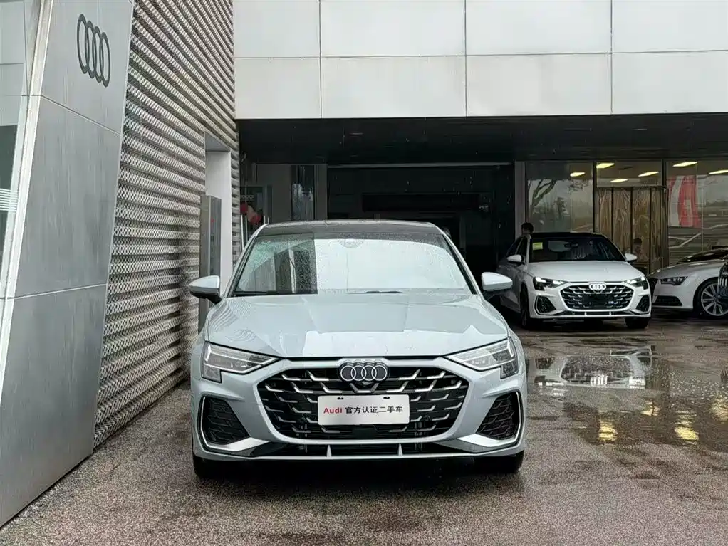 Audi A3 2025 A3L Limousine 35TFSI Flying Spur Exclusive купить на сайте DeffCars