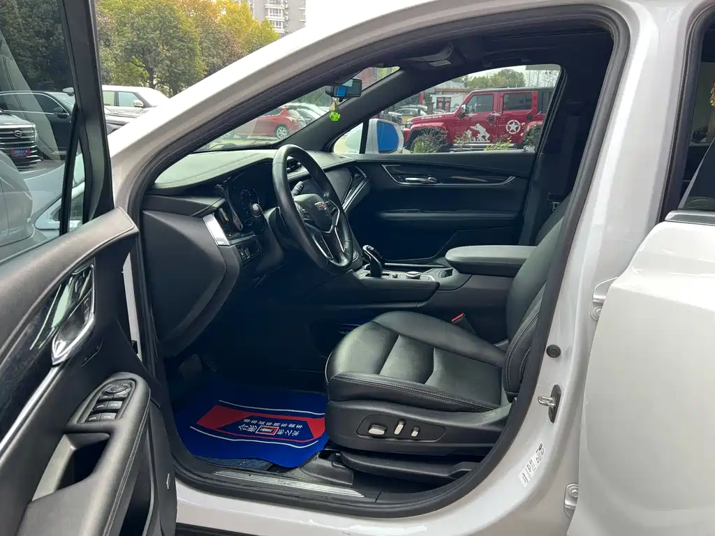 Cadillac XT5 2022 2.0T two-wheel drive luxury model купить на сайте DeffCars