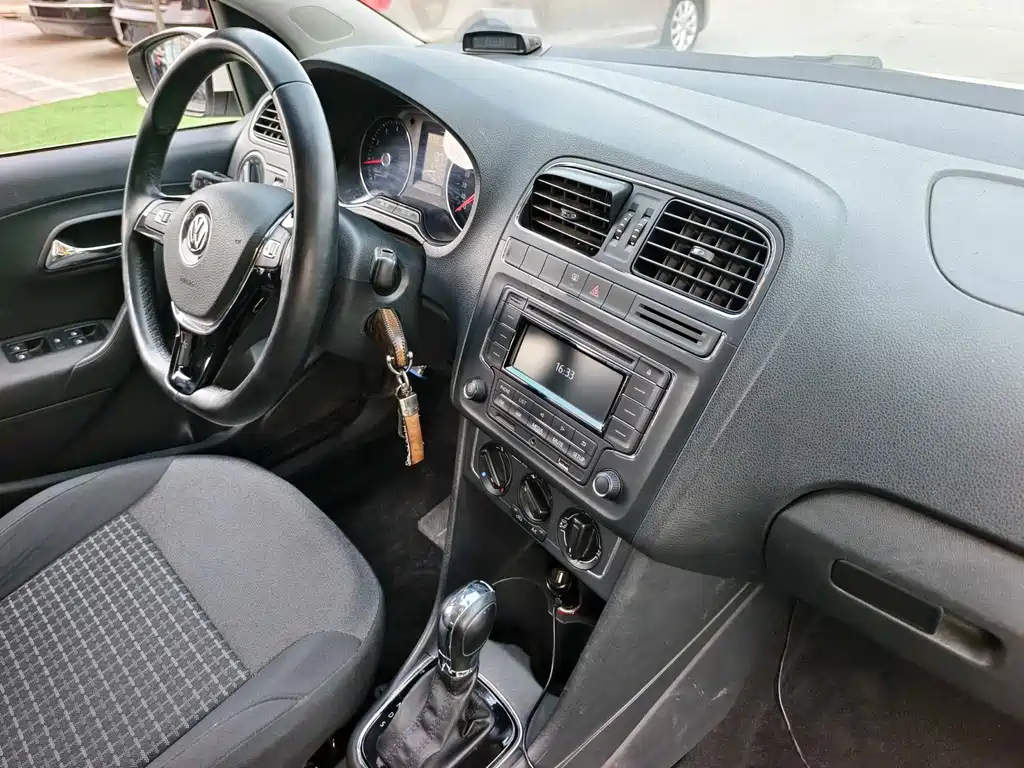 Polo 2016 1.6L automatic comfort model купить на сайте DeffCars