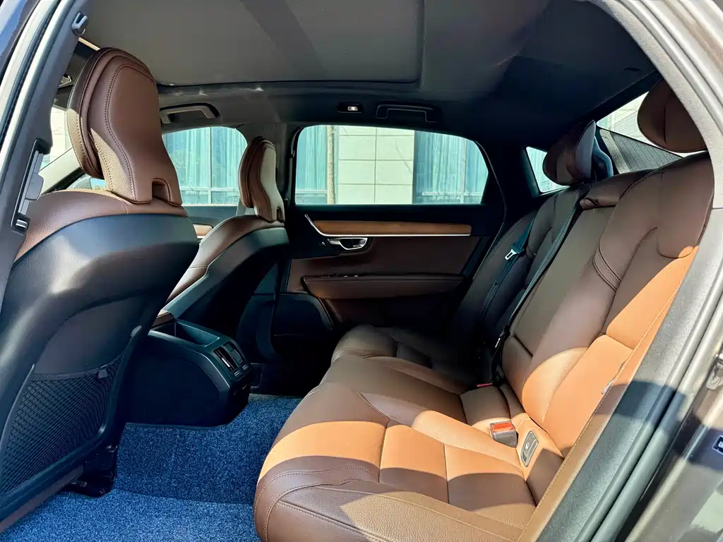 Volvo S90 2025 B5 Zhiyi Luxury Edition купить на сайте DeffCars