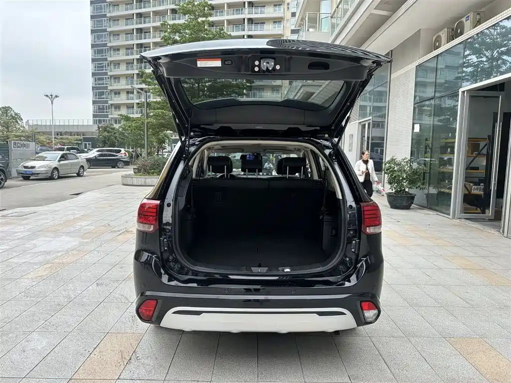 Outlander 2021 2.4L four-wheel drive exclusive version 7 seats купить на сайте DeffCars