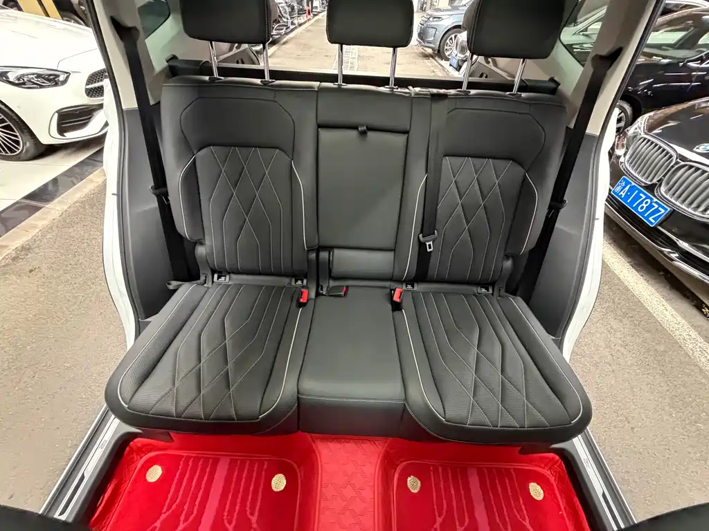 Tiguan L 2024 330TSI automatic two-wheel drive R-Line version купить на сайте DeffCars